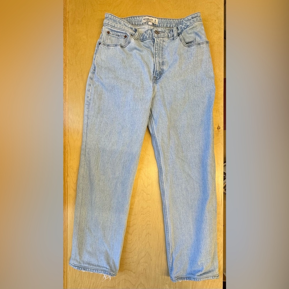 Abercrombie & Fitch Light Wash High Rise Curve Love 90s Relaxed Jeans